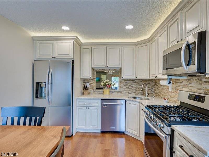 100 Goodwin Dr, North Brunswick Twp., NJ 08902