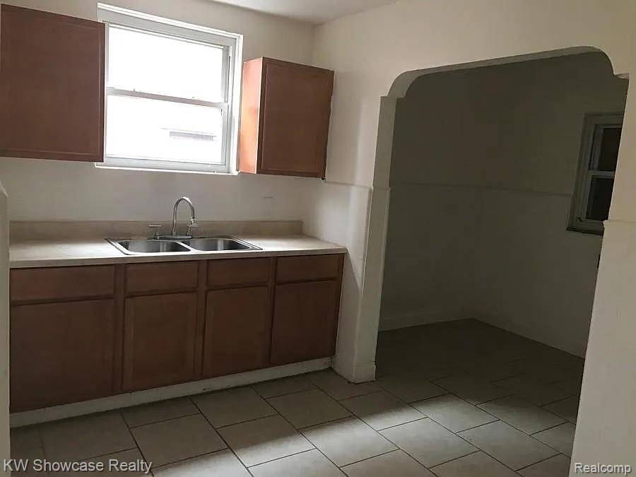 17384 Wisconsin ST, Detroit, MI 48221