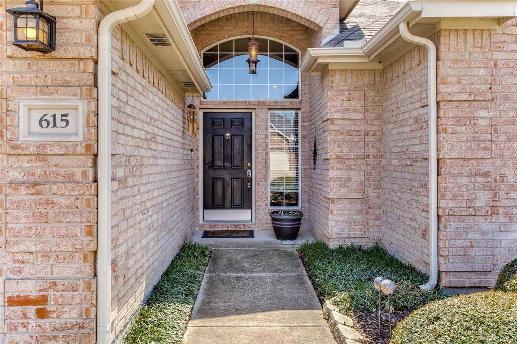 615 Delores Drive, Grand Prairie, TX 75052