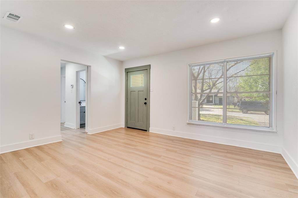 2129 Montalba Avenue, Dallas, TX 75228