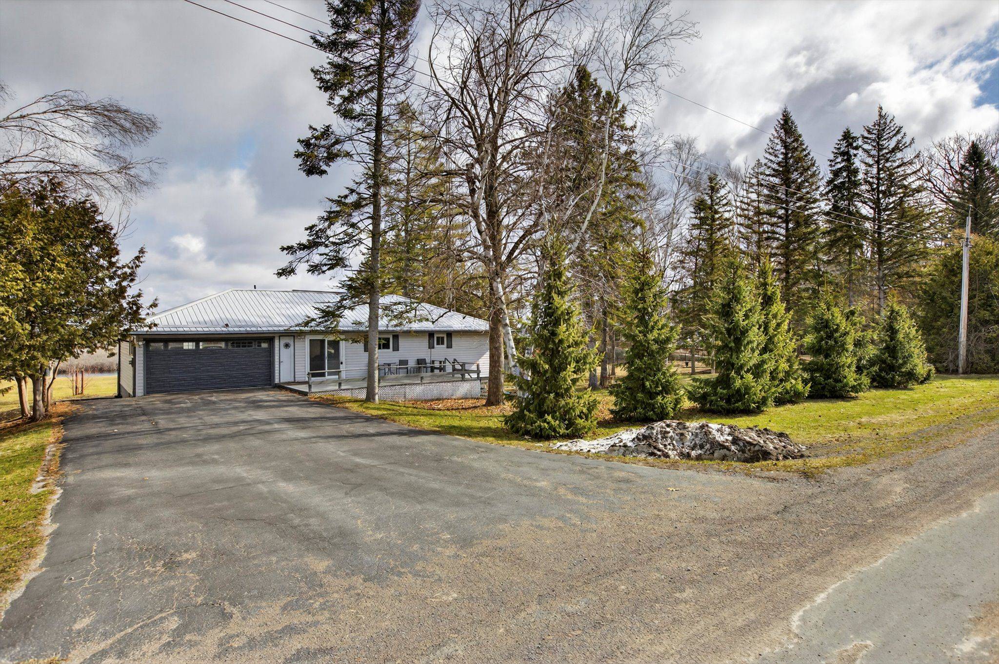 200 Charlore Park DR, Kawartha Lakes, ON K0L 2W0