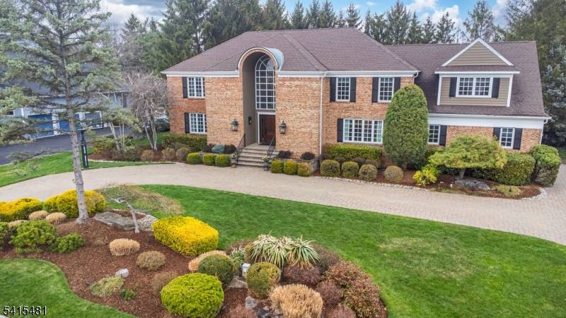 5 Blackberry Ln, North Caldwell Boro, NJ 07006