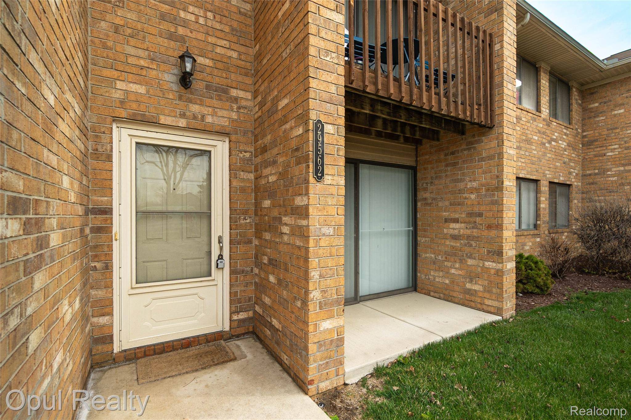 29562 Clarita ST, Livonia, MI 48152