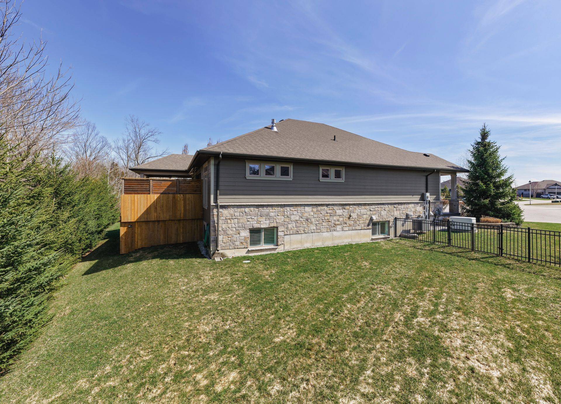 46 Erin PL, Lambton Shores, ON N0M 1T0