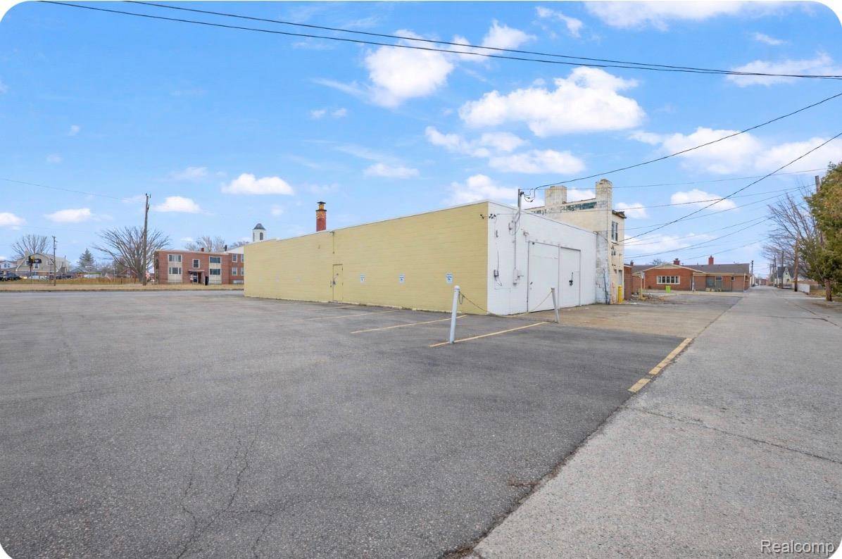 3168 Fort ST, Lincoln Park, MI 48146