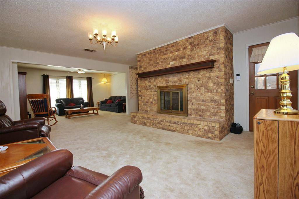 400 S Fordyce Street, Blooming Grove, TX 76626