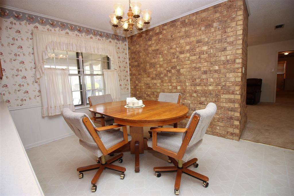 400 S Fordyce Street, Blooming Grove, TX 76626