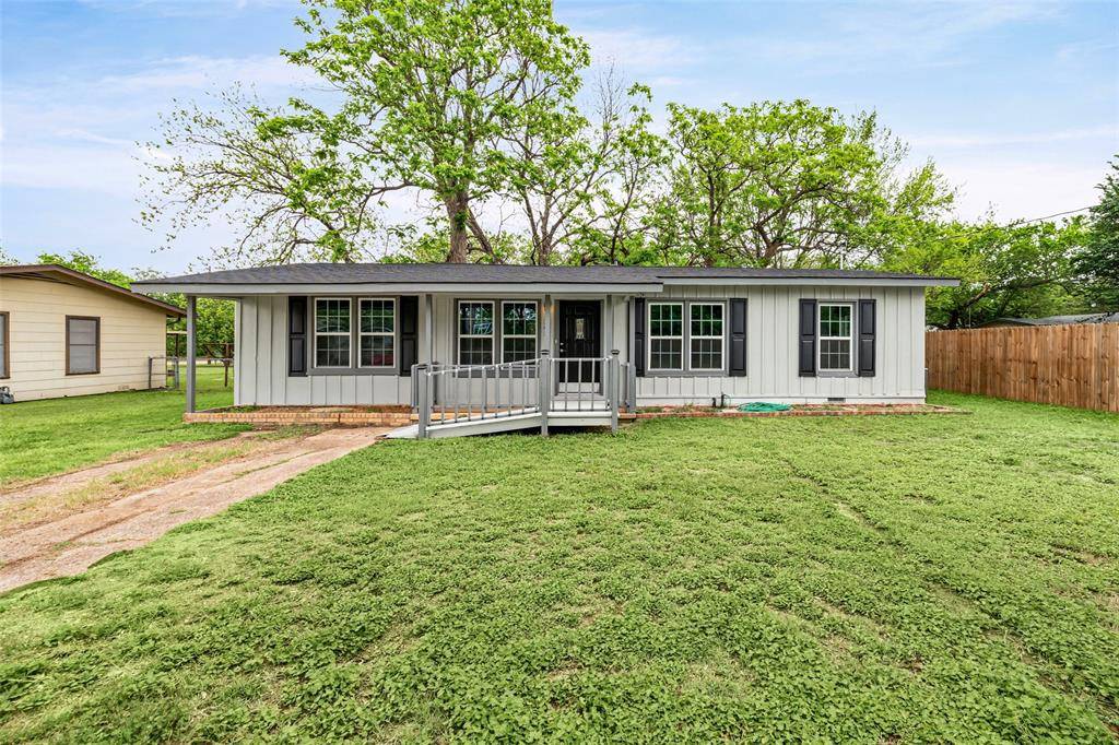 203 S Lancaster Street, Granbury, TX 76048