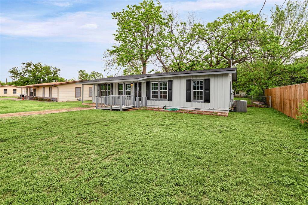 203 S Lancaster Street, Granbury, TX 76048