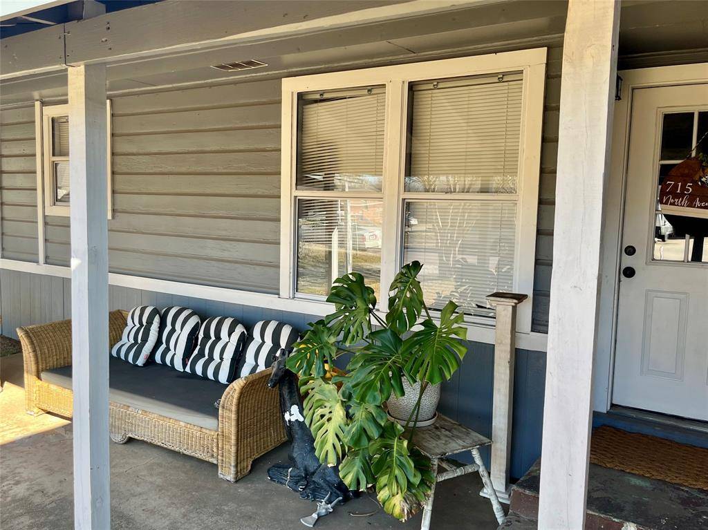 715 North Avenue, Whitesboro, TX 76273