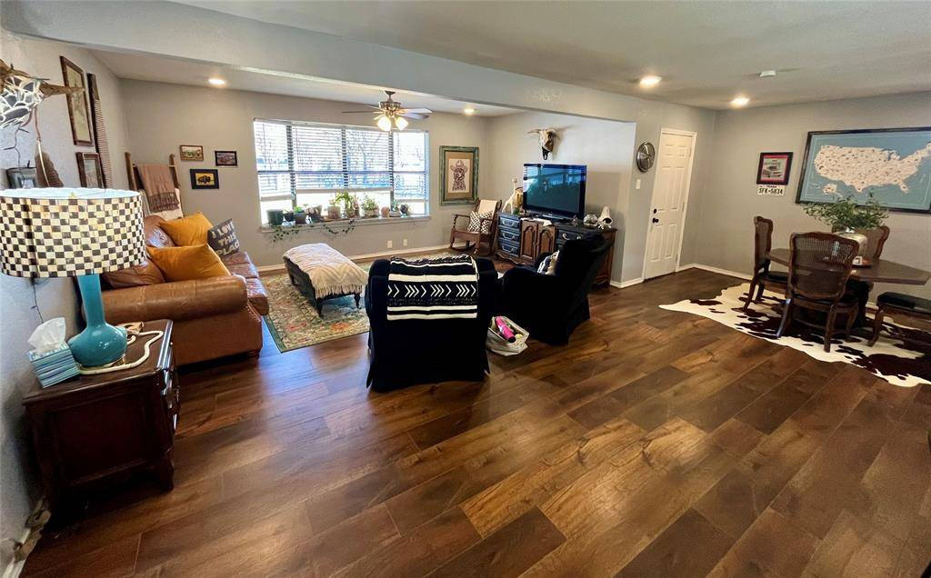 715 North Avenue, Whitesboro, TX 76273