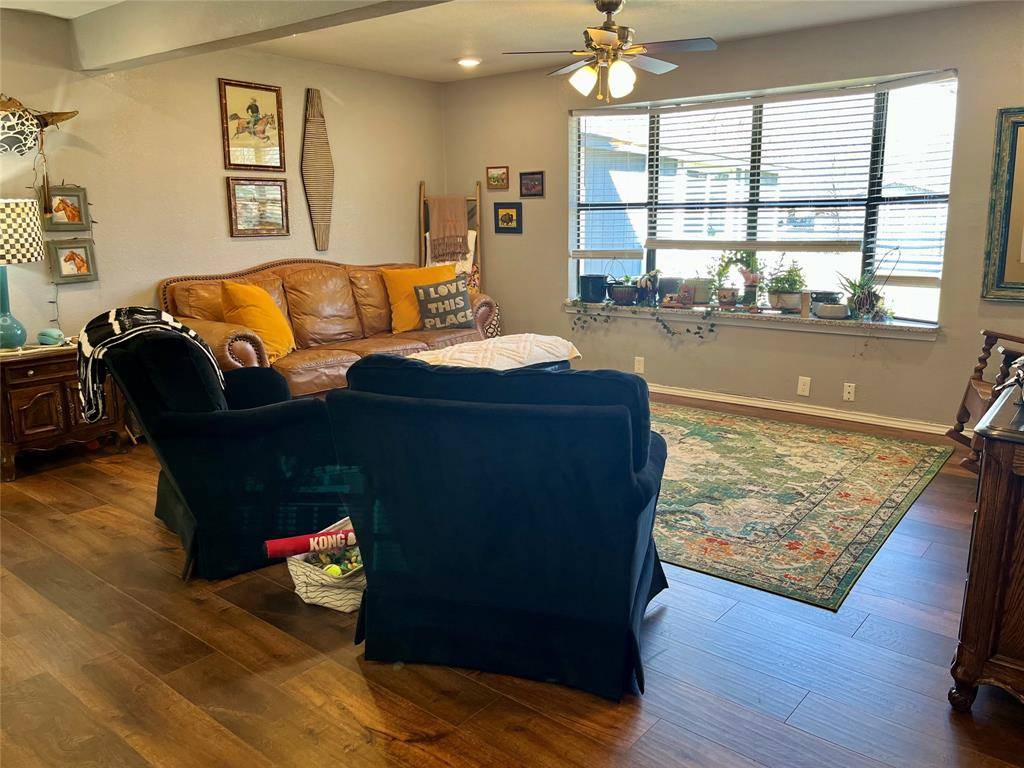 715 North Avenue, Whitesboro, TX 76273