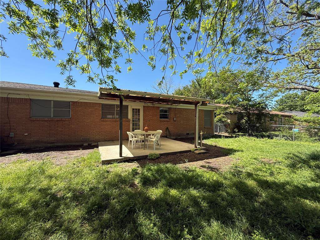 1135 Park Center Street, Benbrook, TX 76126