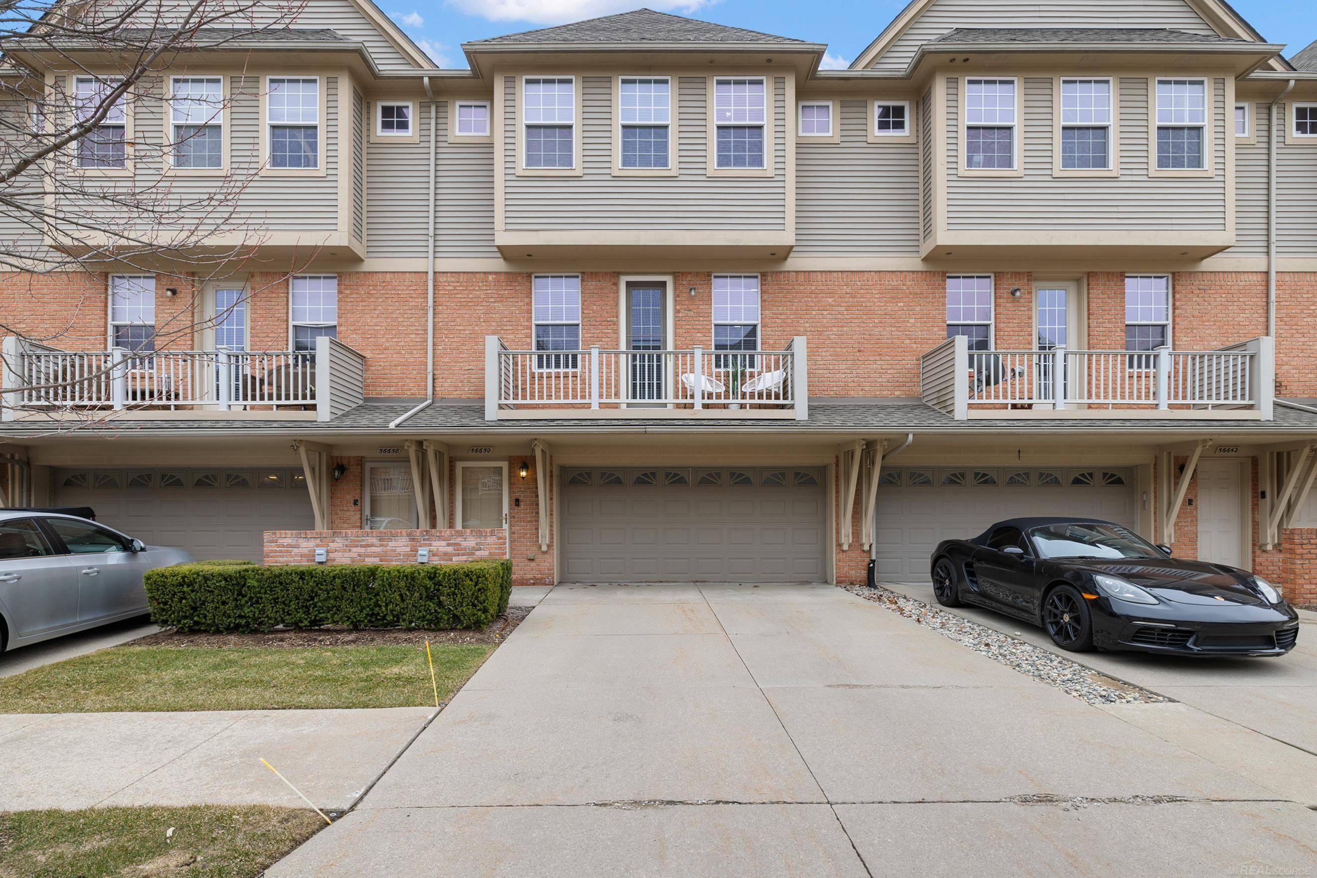 56650 Sunset DR, Shelby Twp, MI 48316