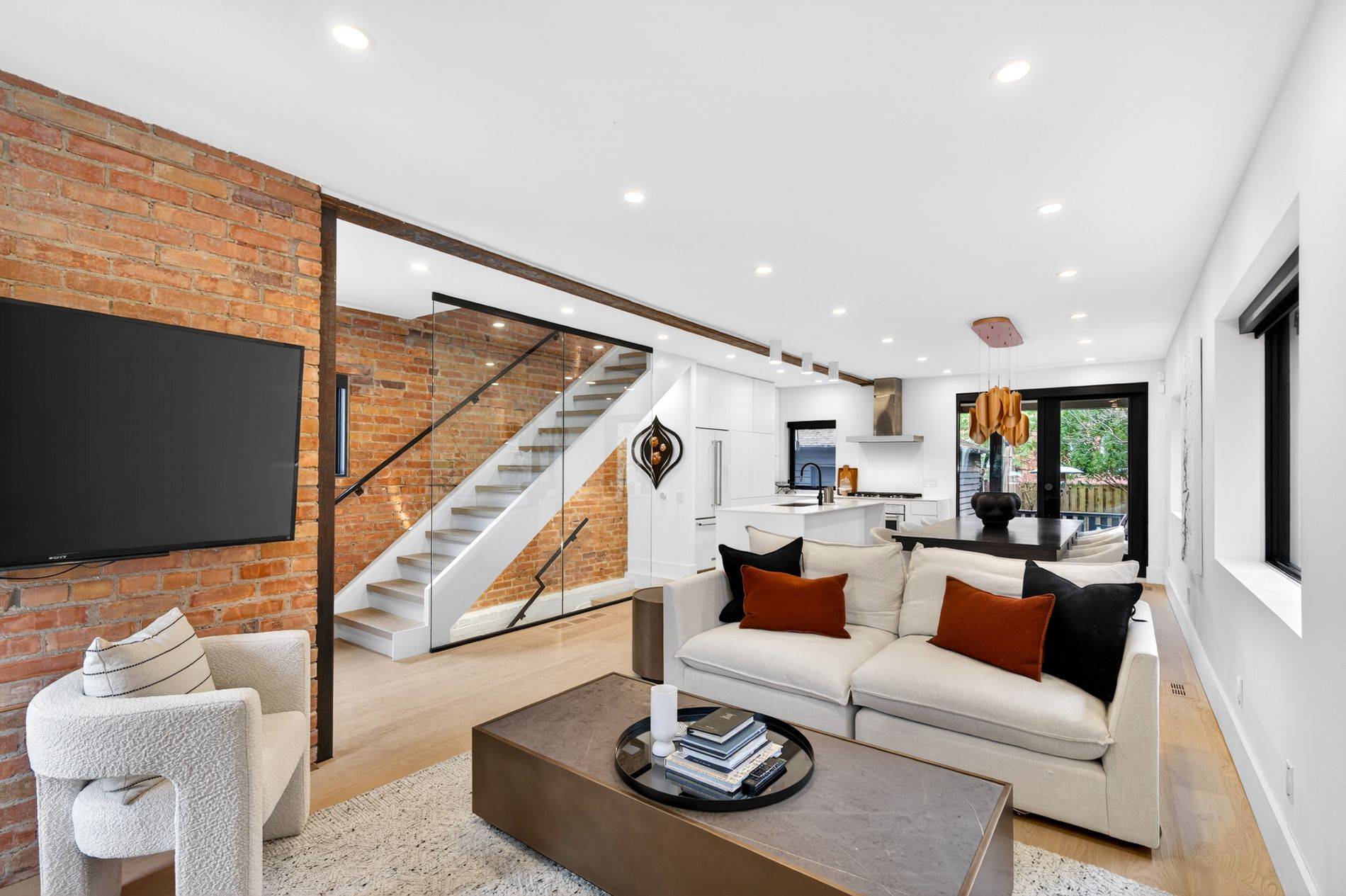 3 St Hilda's AVE, Toronto C04, ON M4N 2P3