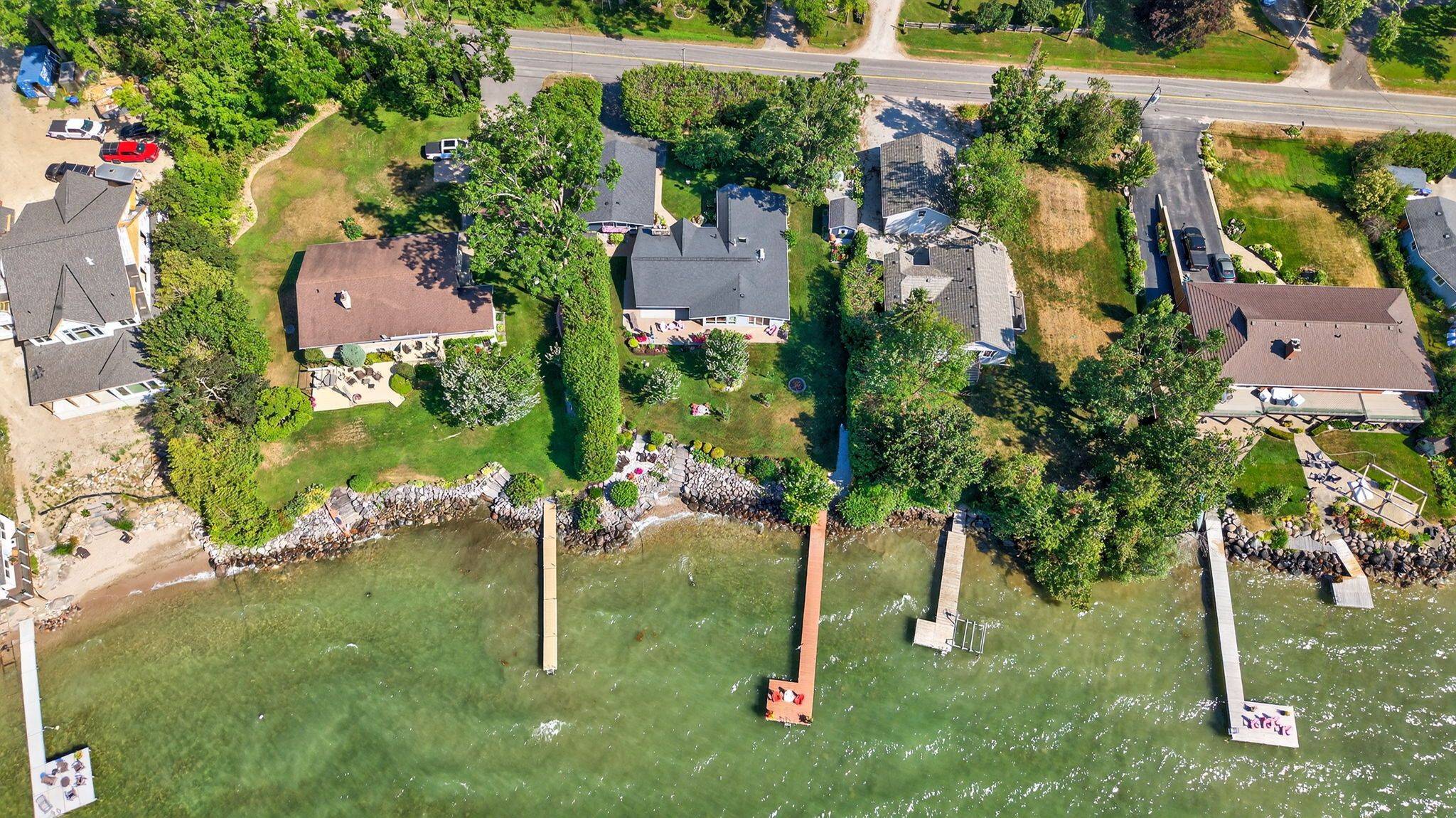 7 Lakeshore RD E, Oro-medonte, ON L0L 2E0