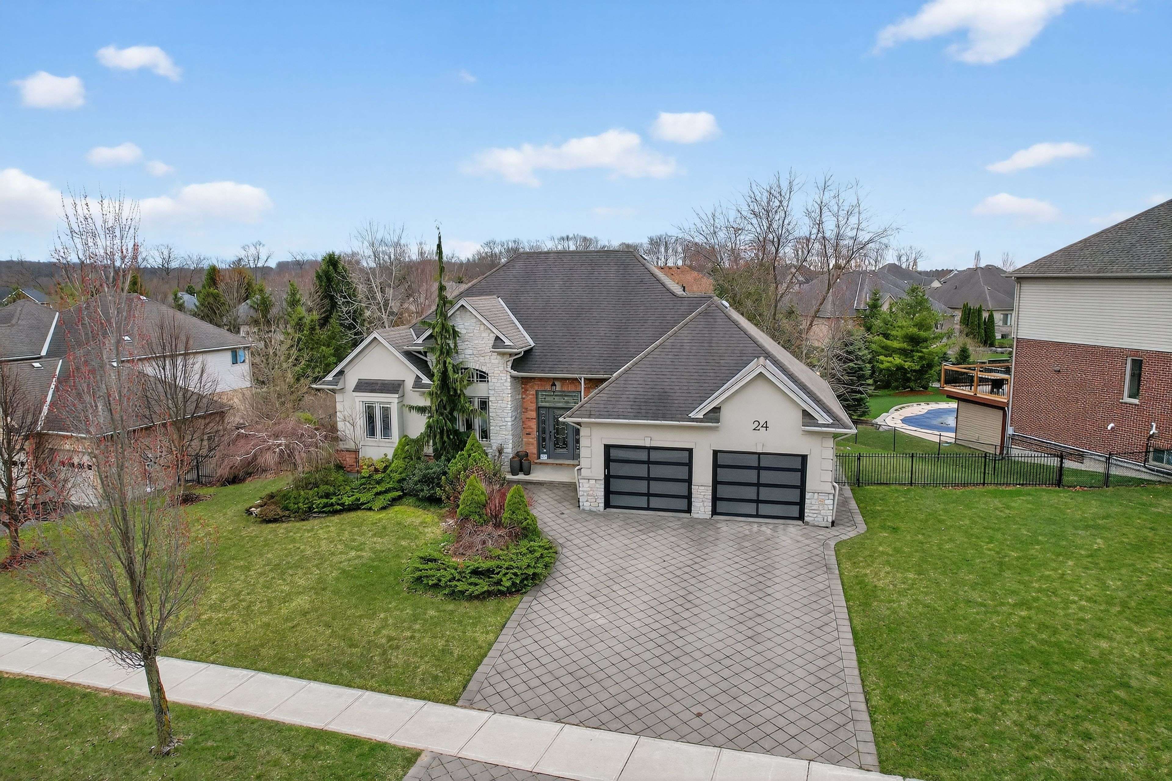 24 Earlscourt TER, Middlesex Centre, ON N0L 1R0