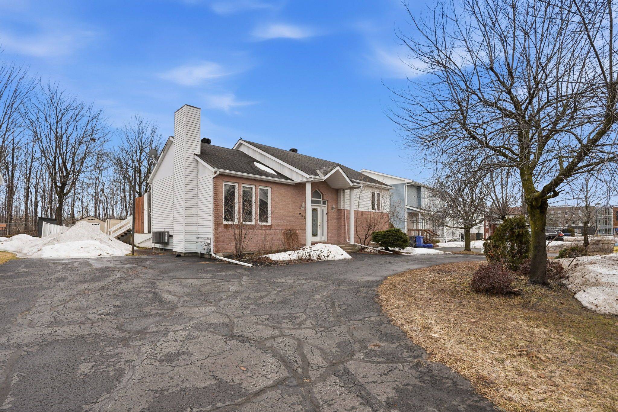 650 Berthiaume ST, Hawkesbury, ON K6A 3M1