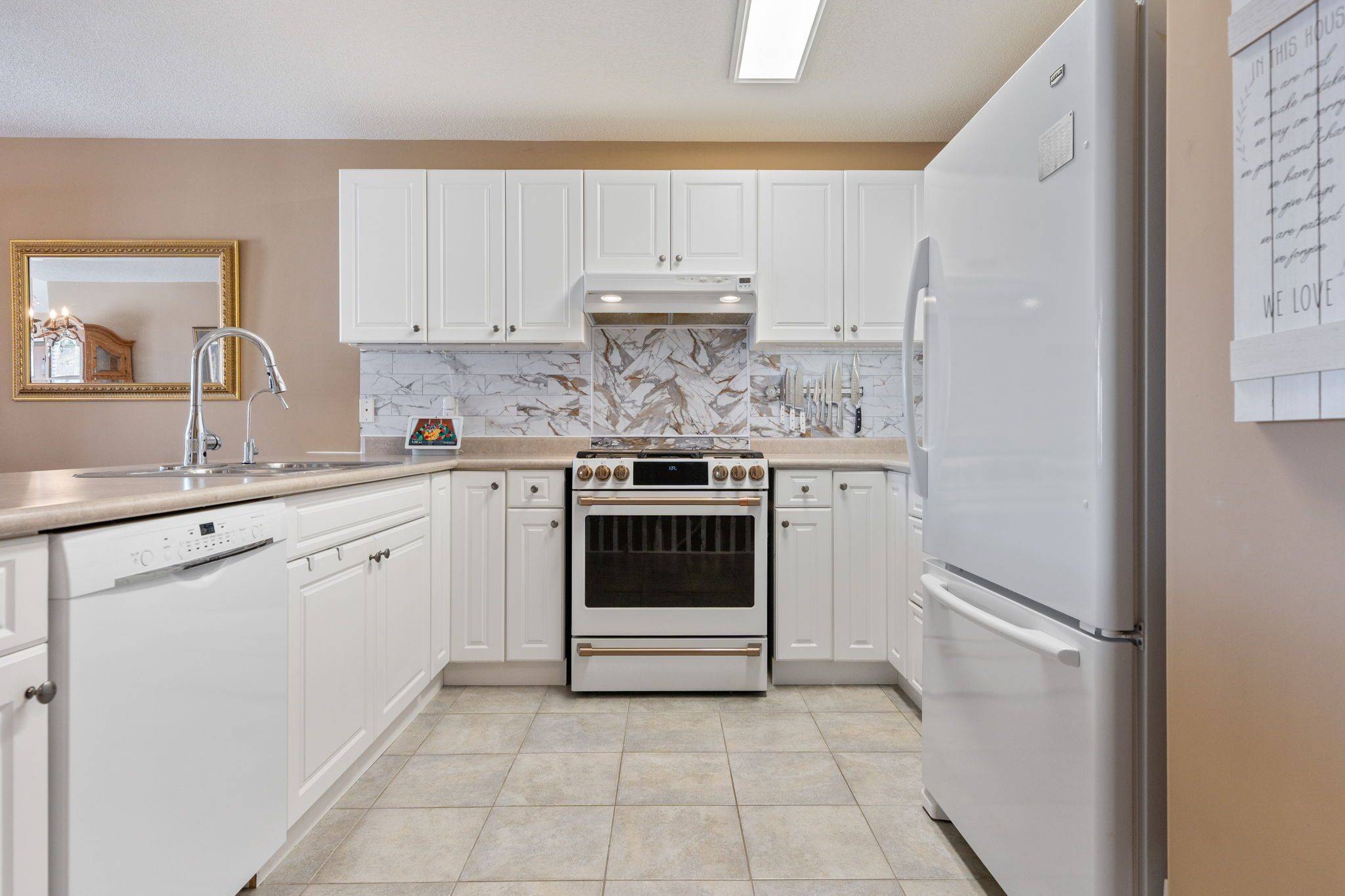 37 Upper Canada DR, Norfolk, ON N0E 1M0