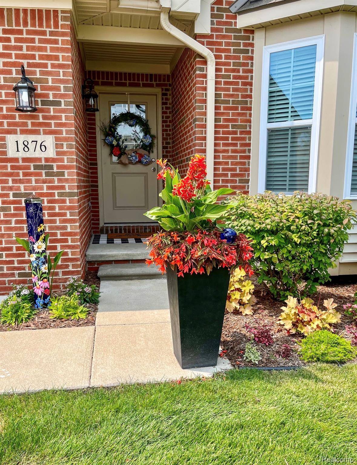 1876 Genoa CIR, Genoa Township, MI 48843