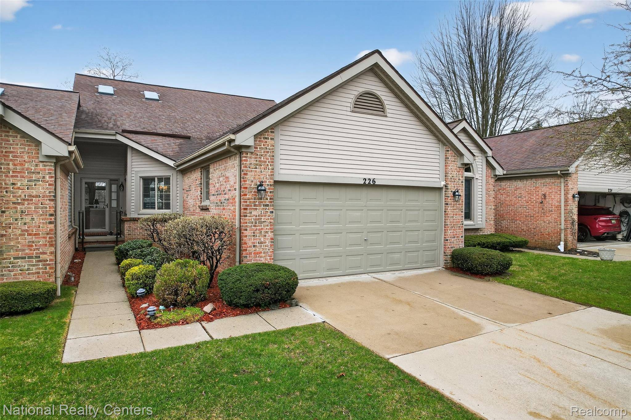 226 Sisu Knoll DR, Brighton, MI 48116