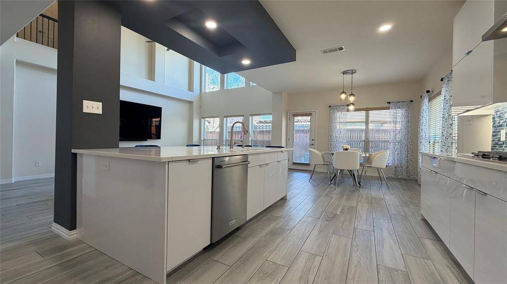 841 Carolina Way, Lantana, TX 76226