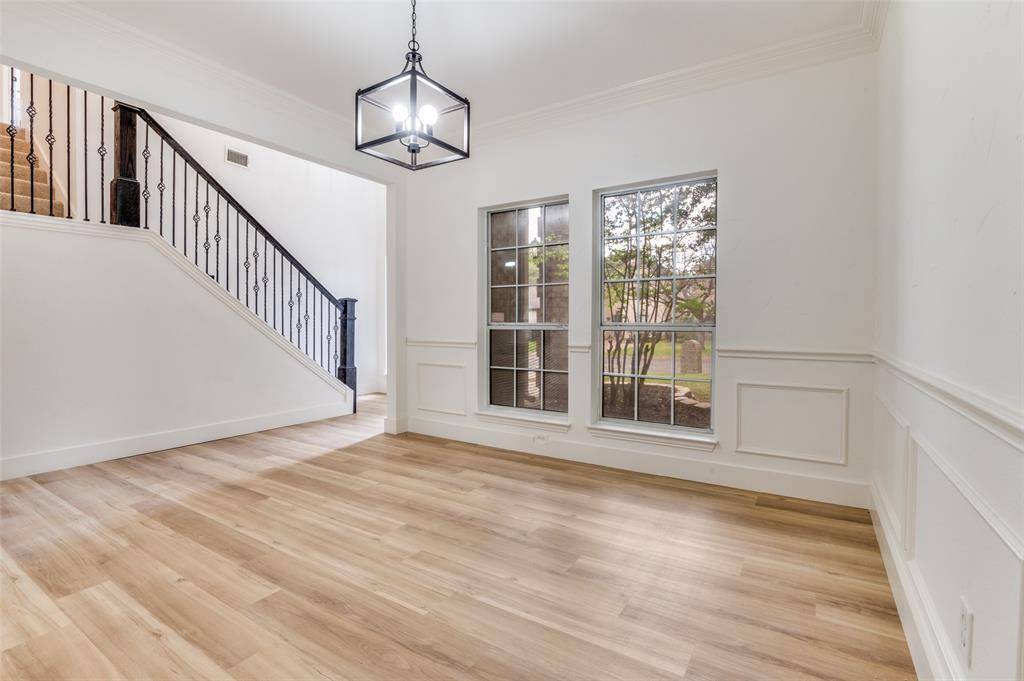 6215 Kingswood Drive, Arlington, TX 76001