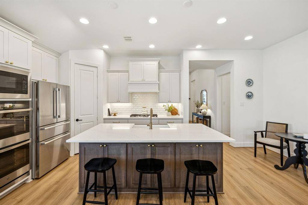 2100 Pleasant Run Lane, Fort Worth, TX 76008