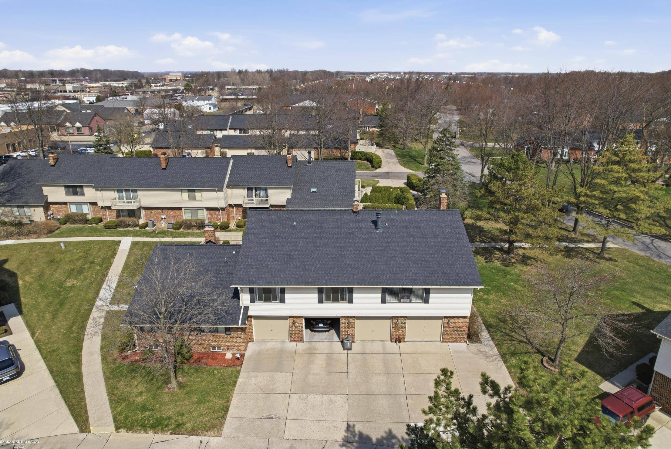 42649 Jeanette CIR, Clinton Twp, MI 48038