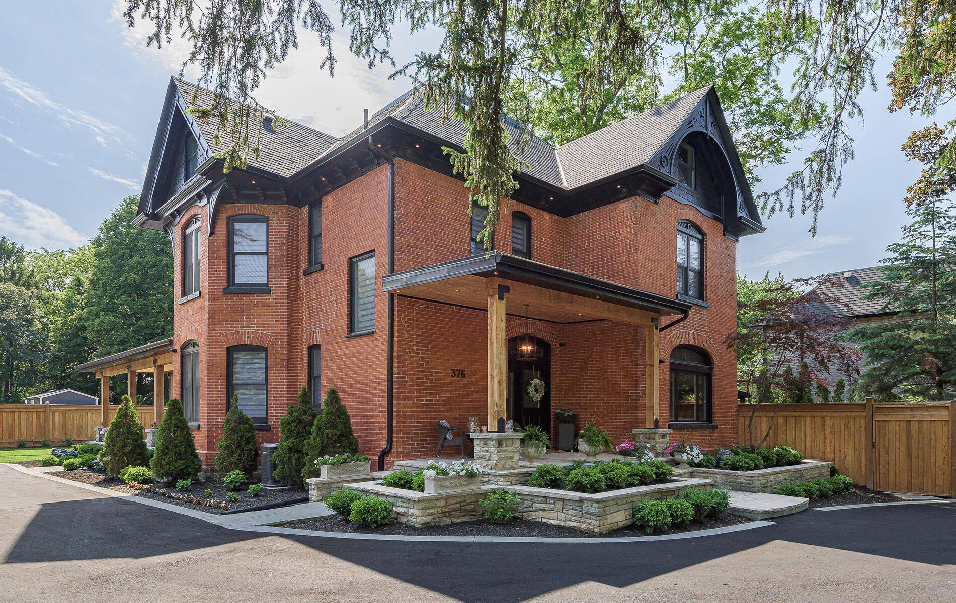 376 Chartwell RD, Oakville, ON L6J 4A3