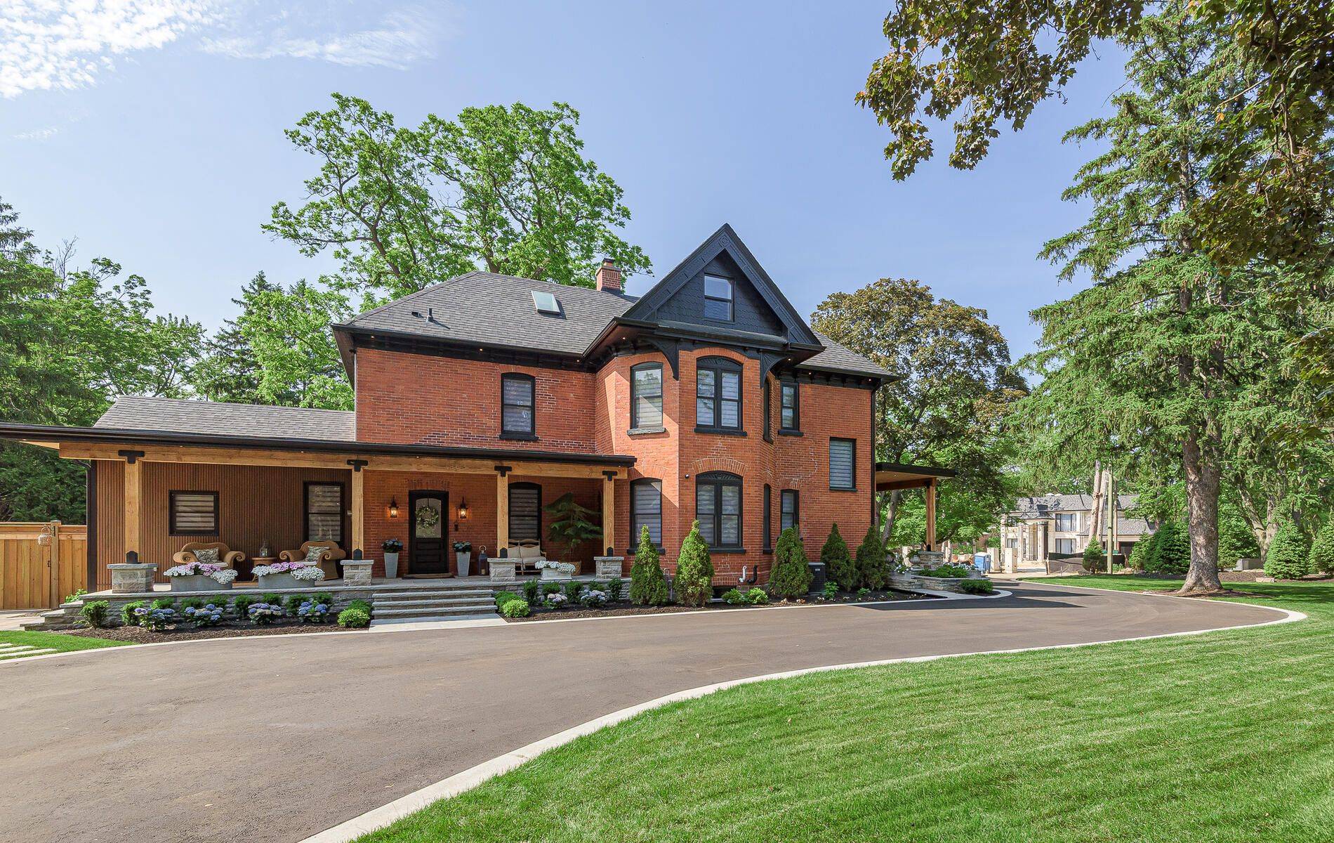 376 Chartwell RD, Oakville, ON L6J 4A3