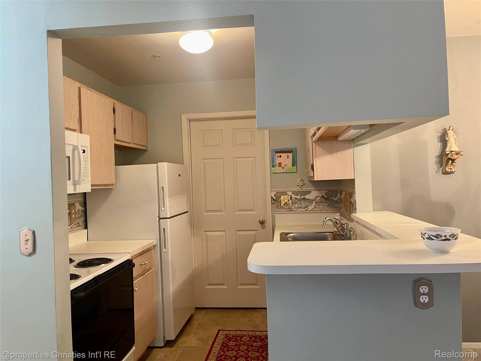 22254 Cape Cod Way, Farmington Hills, MI 48336