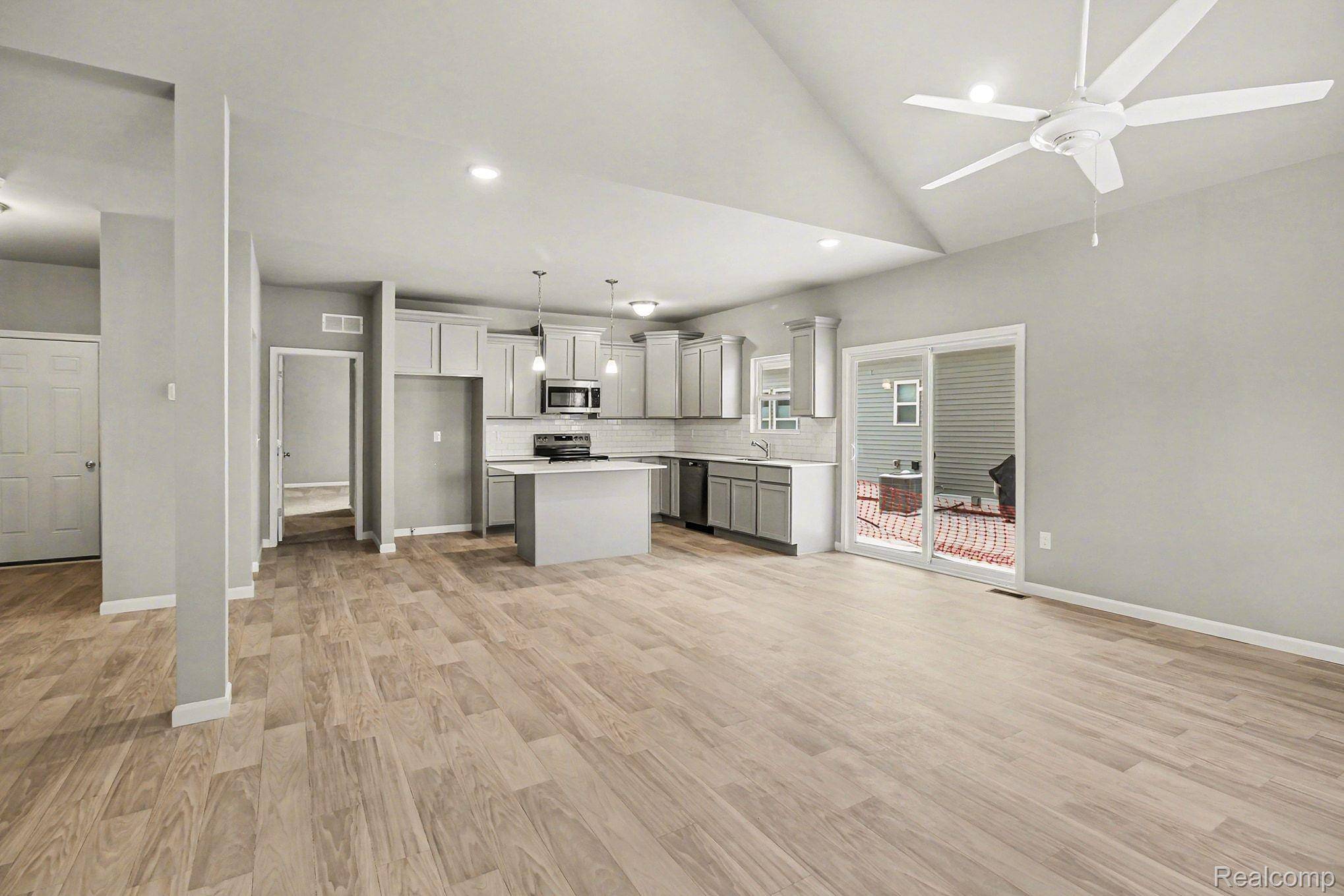 366 Dorchester DR, Howell, MI 48855