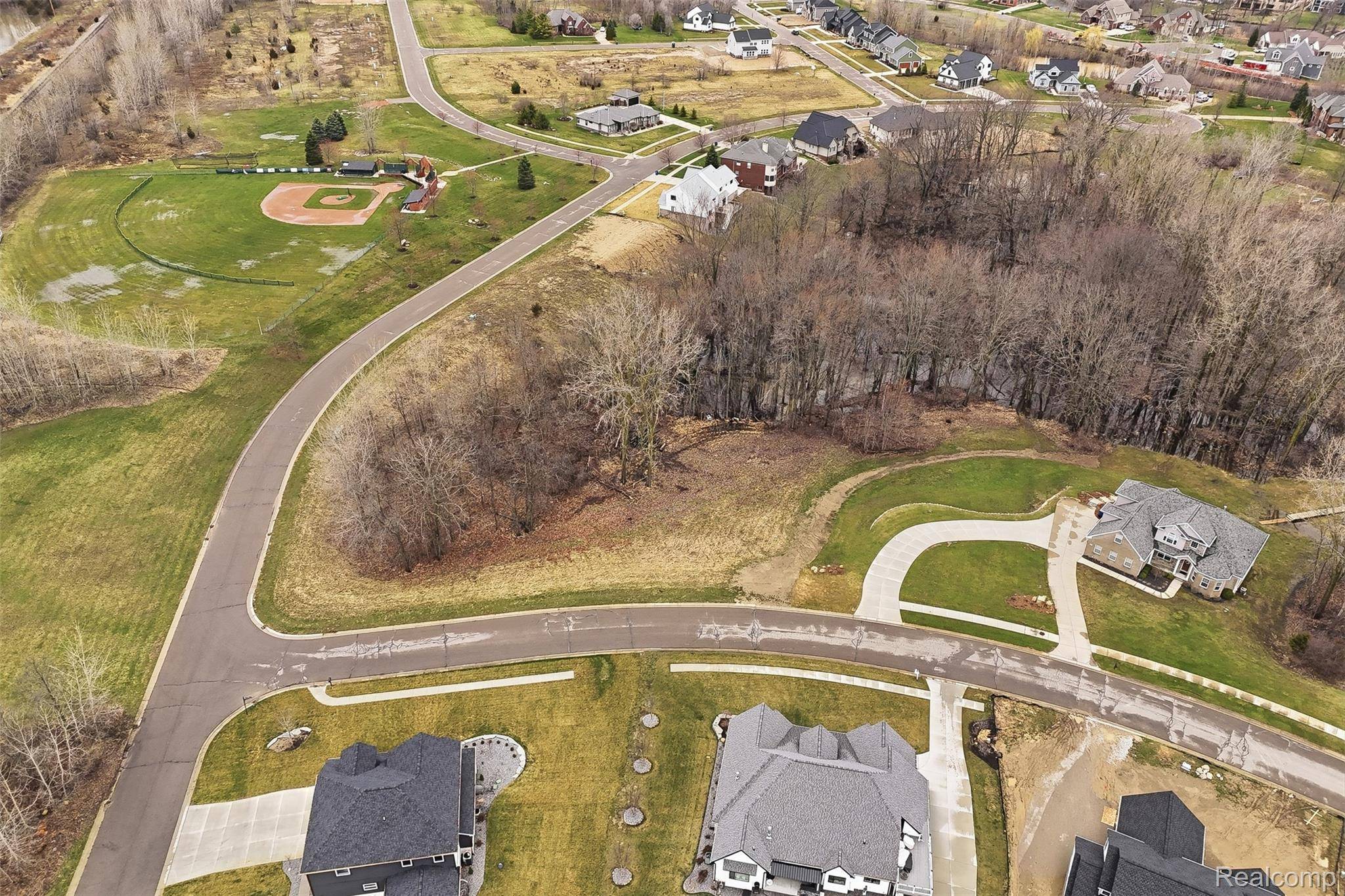 4336 McCormick DR, Fenton Charter Township, MI 48451