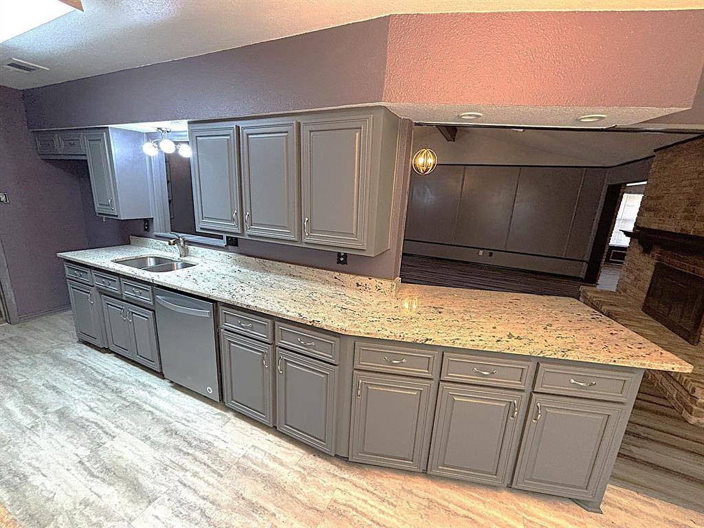 3042 Kiestridge Drive, Dallas, TX 75233