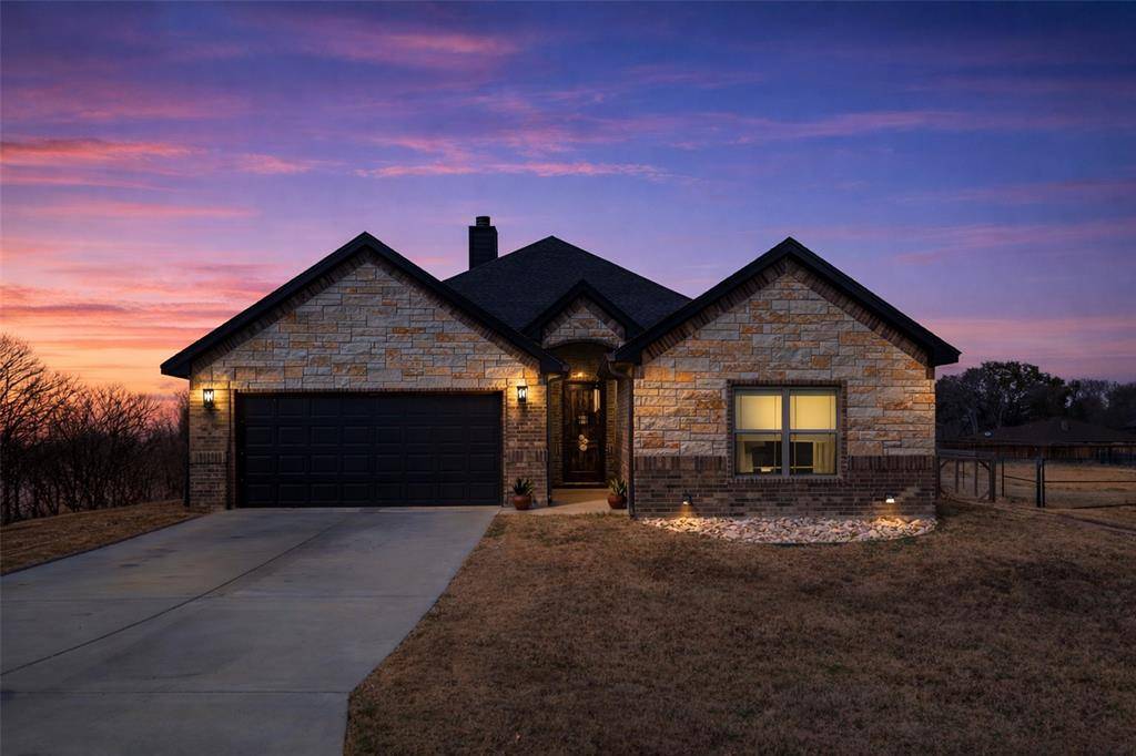 1306 E Apache Trail, Granbury, TX 76048