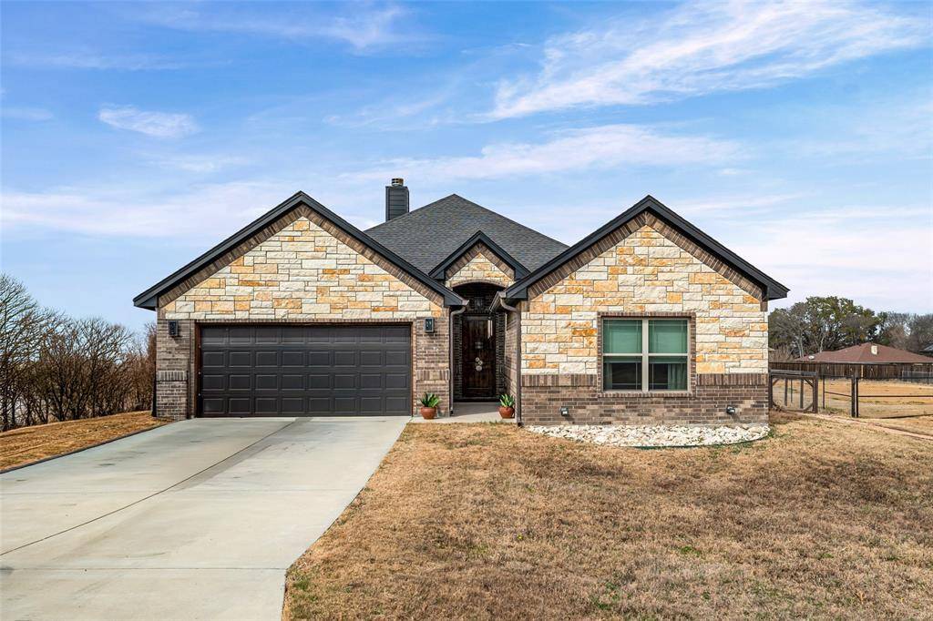 1306 E Apache Trail, Granbury, TX 76048