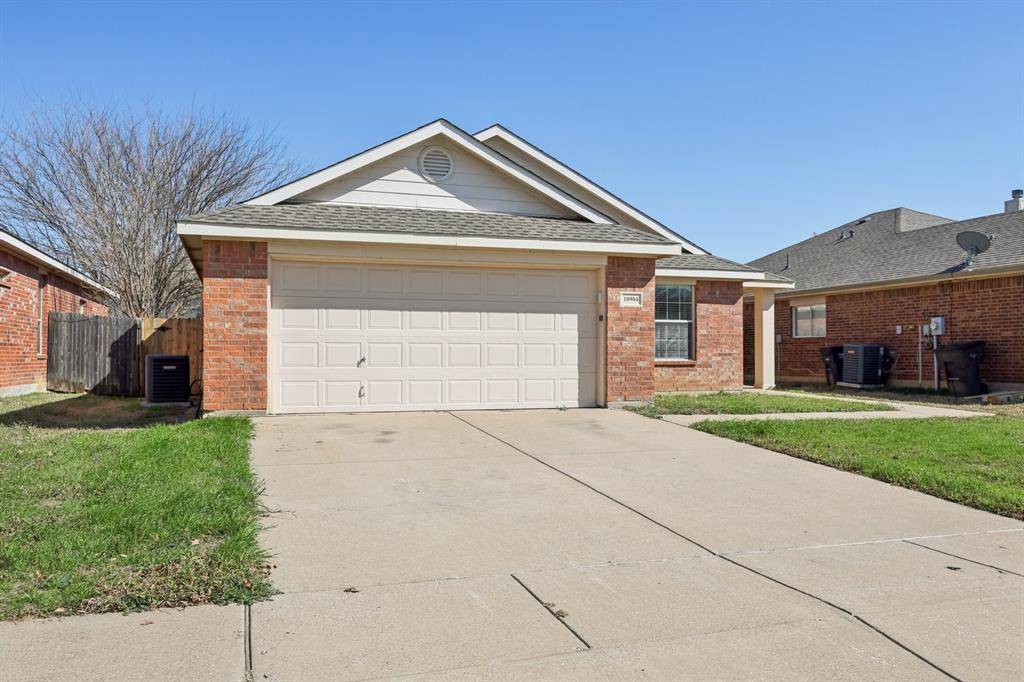 10904 Braemoor Drive, Fort Worth, TX 76052