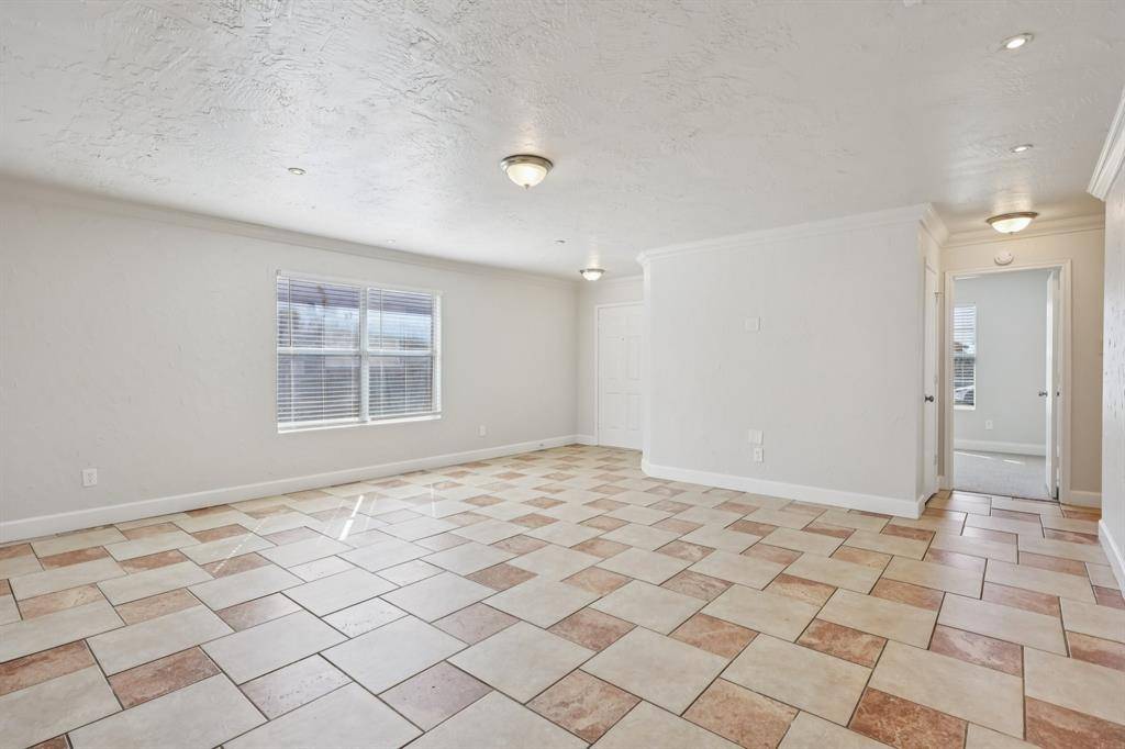 10904 Braemoor Drive, Fort Worth, TX 76052