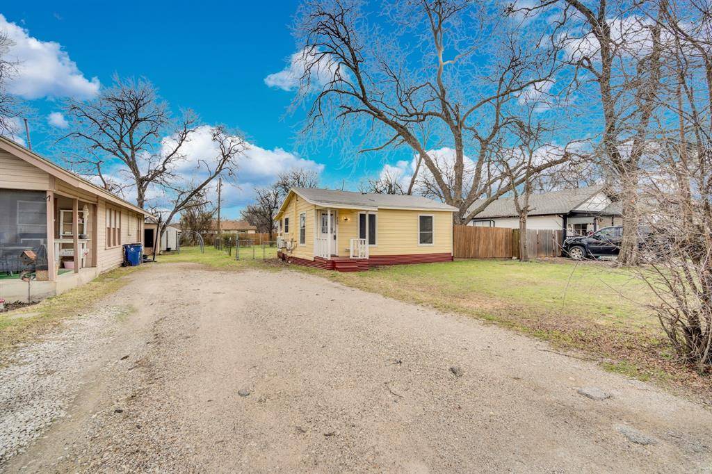 220 N Commerce Street, Burleson, TX 76028