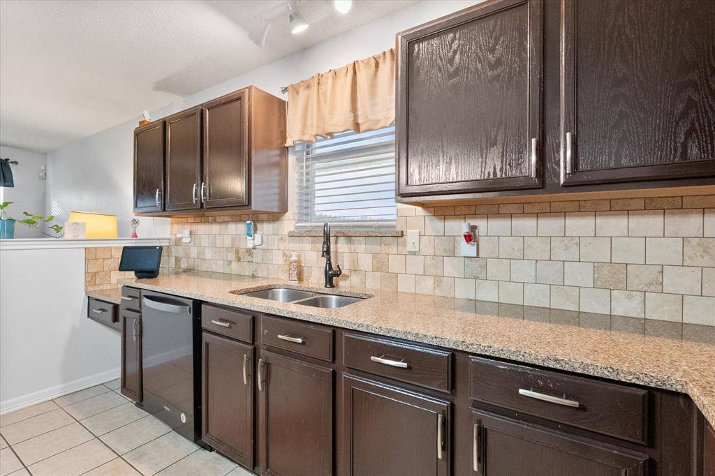 608 Flooded Gum Street, Arlington, TX 76002