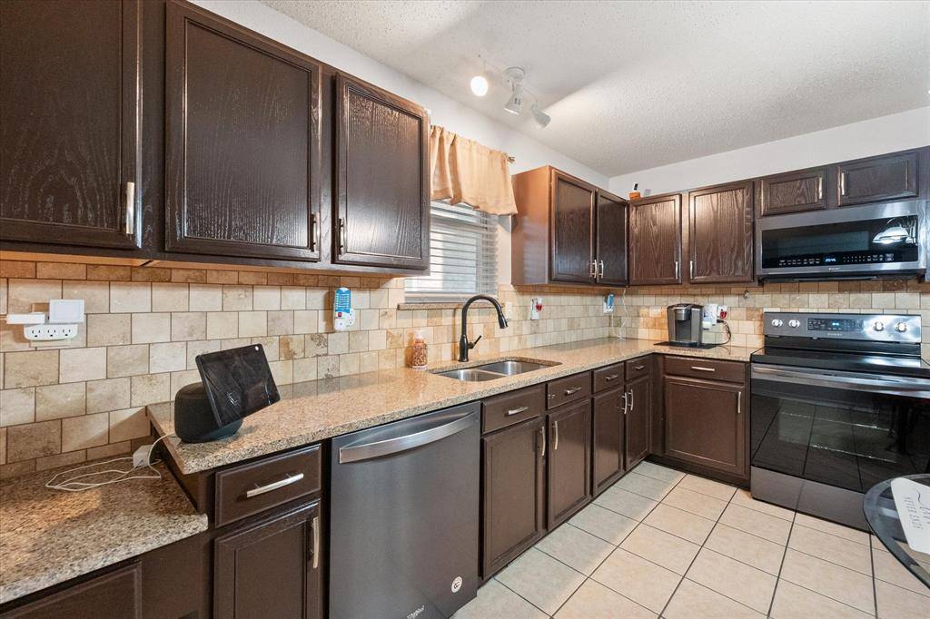 608 Flooded Gum Street, Arlington, TX 76002