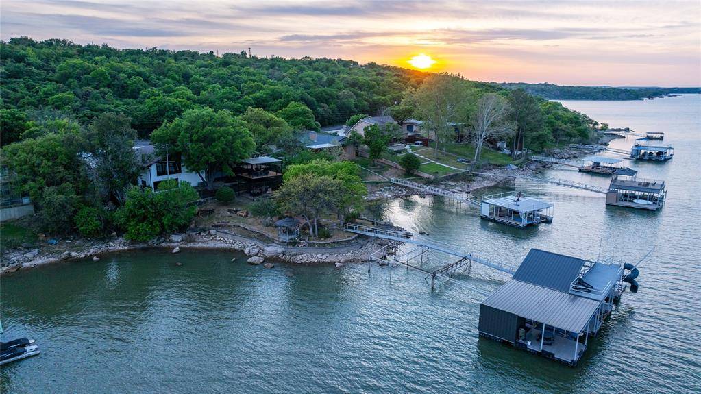 440 Lakeside Drive, Brownwood, TX 76801