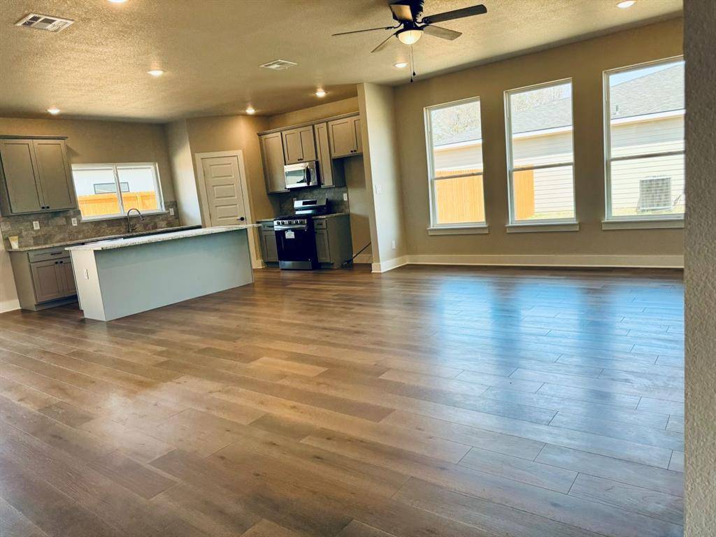 15512 Greenhouse Way, Lindale, TX 75771