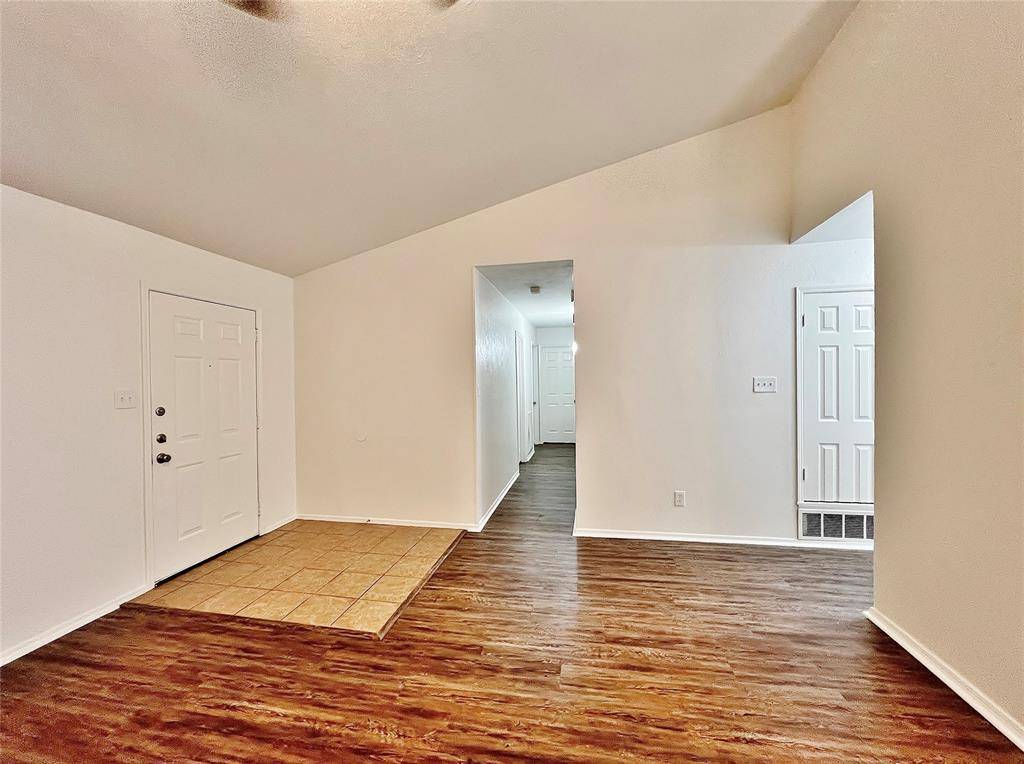 1028 Whitewater Trail, Desoto, TX 75115