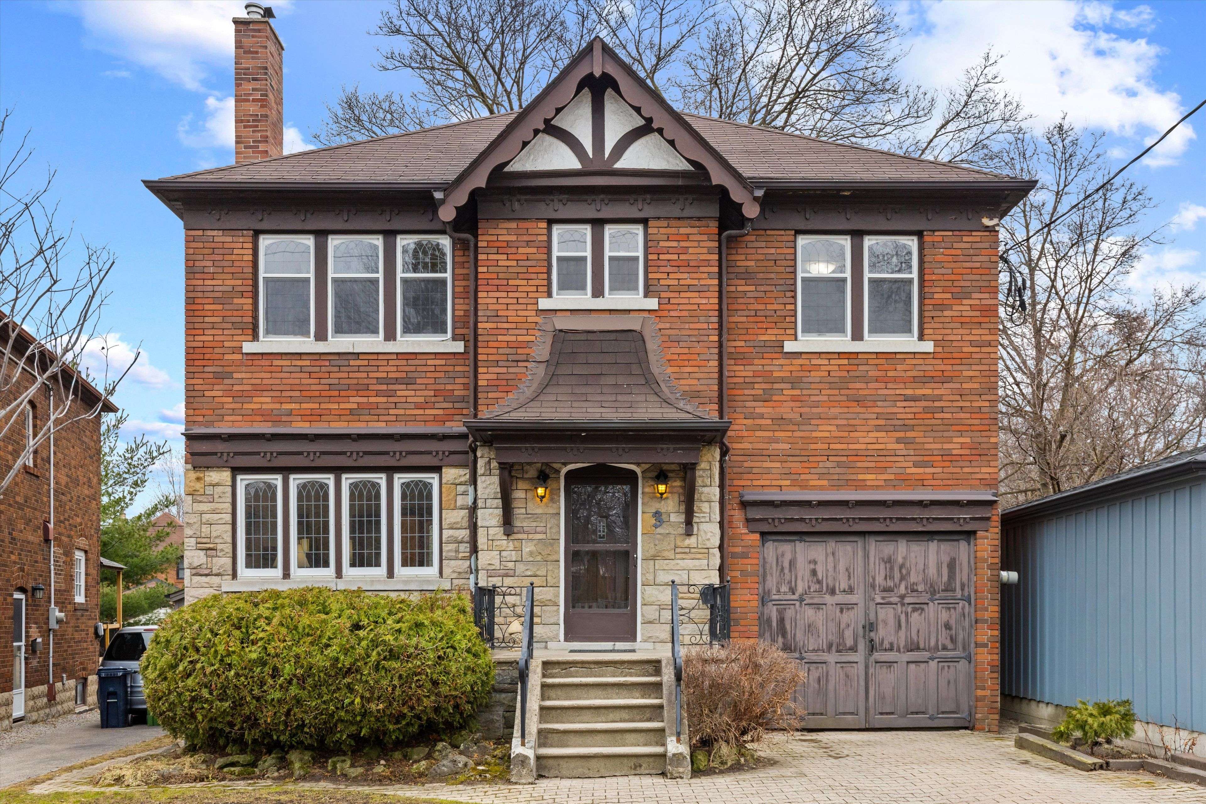 3 Fleming CRES, Toronto C11, ON M4G 2A9