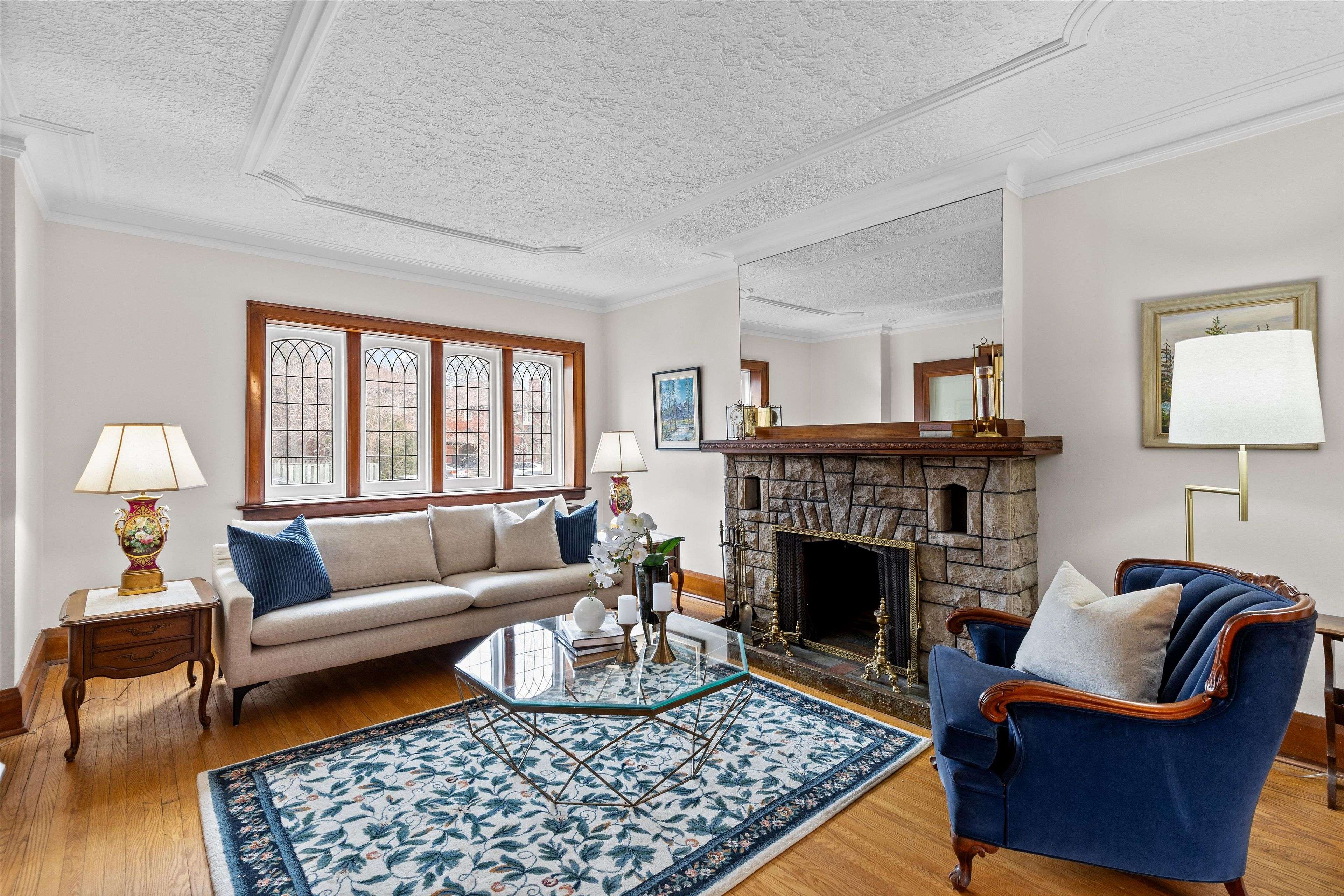 3 Fleming CRES, Toronto C11, ON M4G 2A9