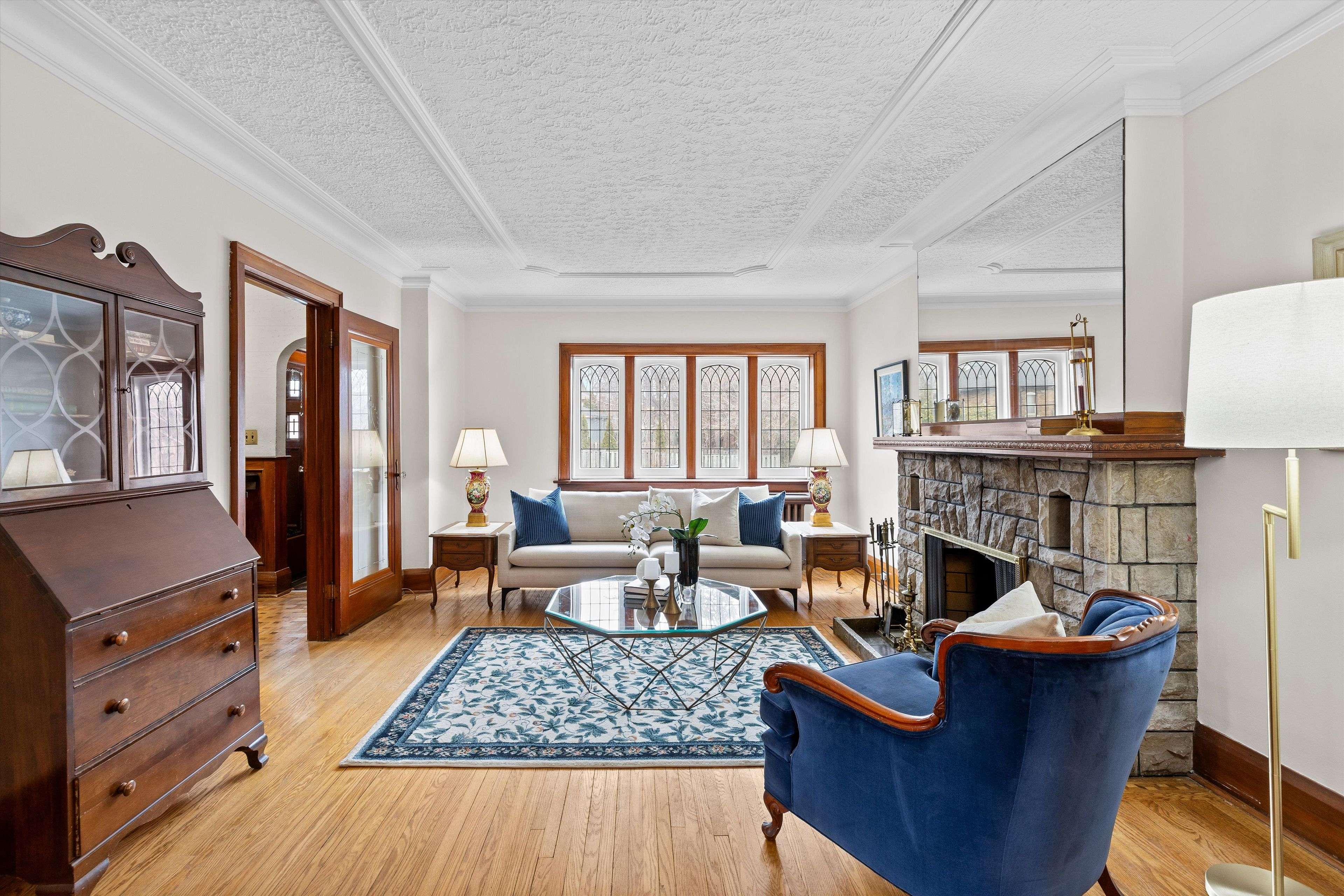 3 Fleming CRES, Toronto C11, ON M4G 2A9