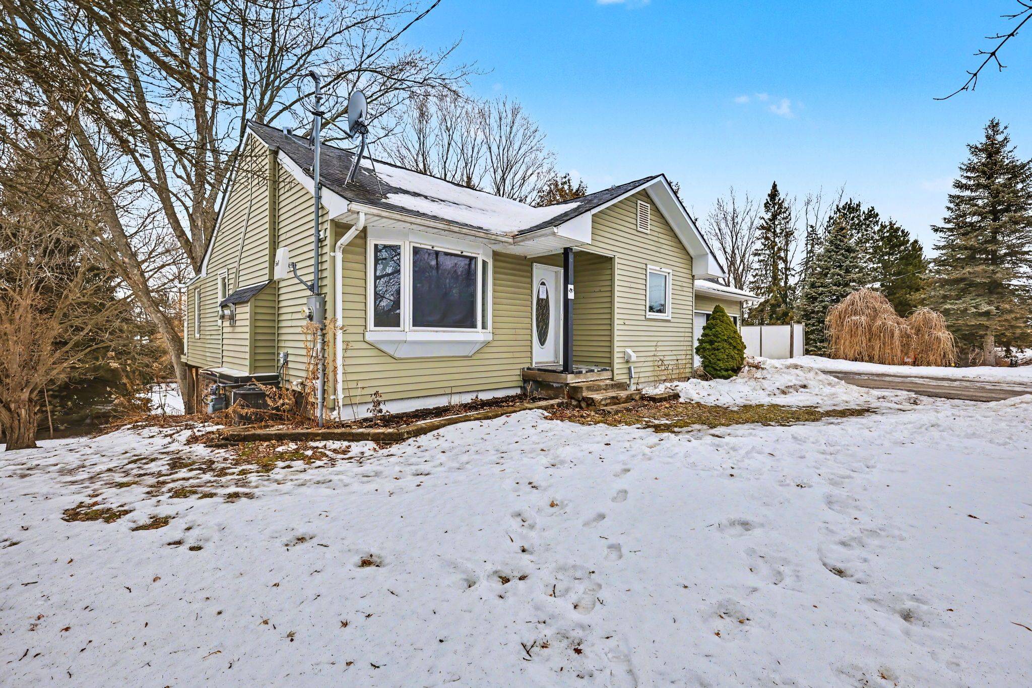 3440 Simcoe ST N, Oshawa, ON L1H 7K4