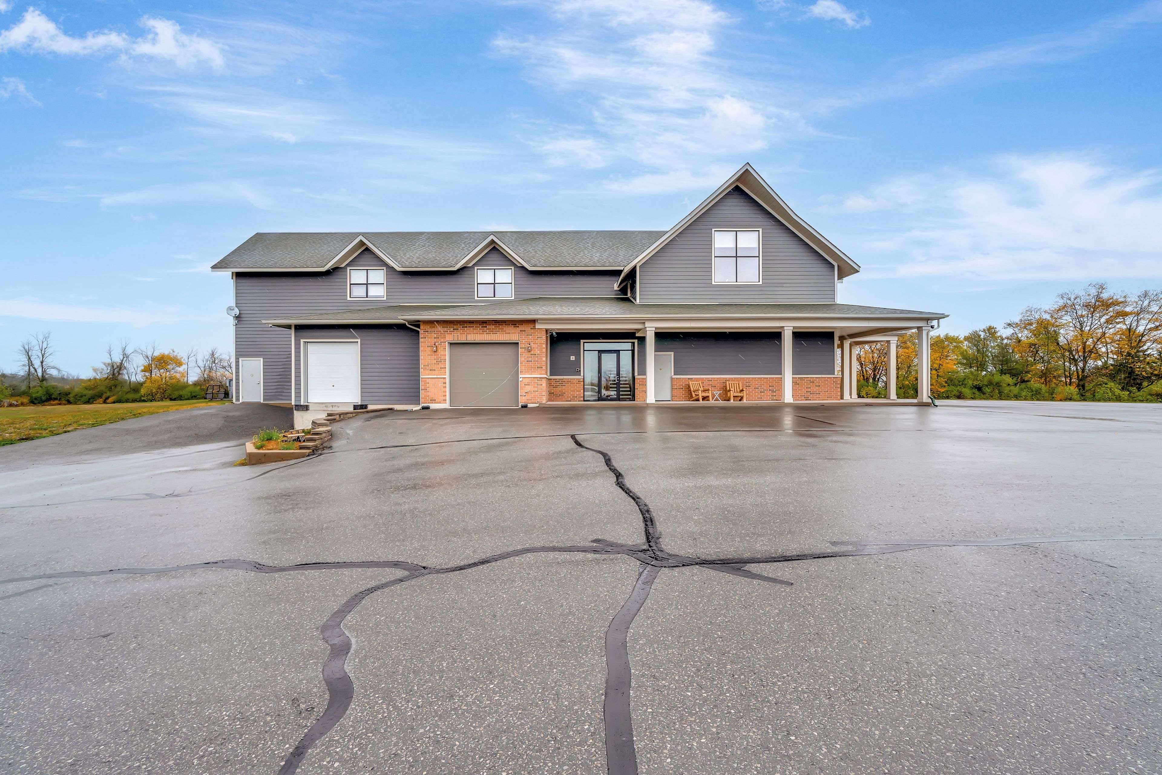 842 Hamilton RD, Quinte West, ON K8N 4Z5